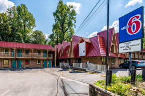 Motel 6-Gatlinburg, TN - Smoky Mountains